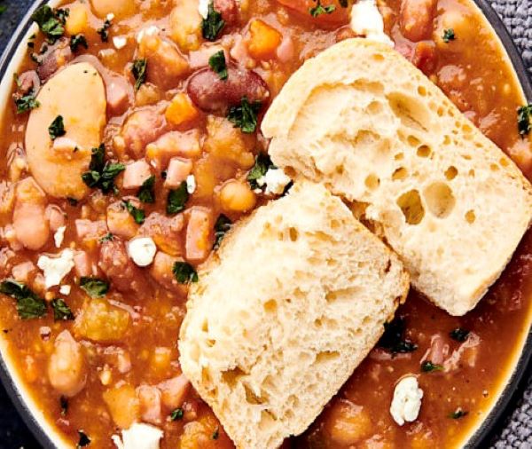 https://designtoweb.de/kids/wp-content/uploads/2022/09/hearty-vegetable-bean-soup3.jpg